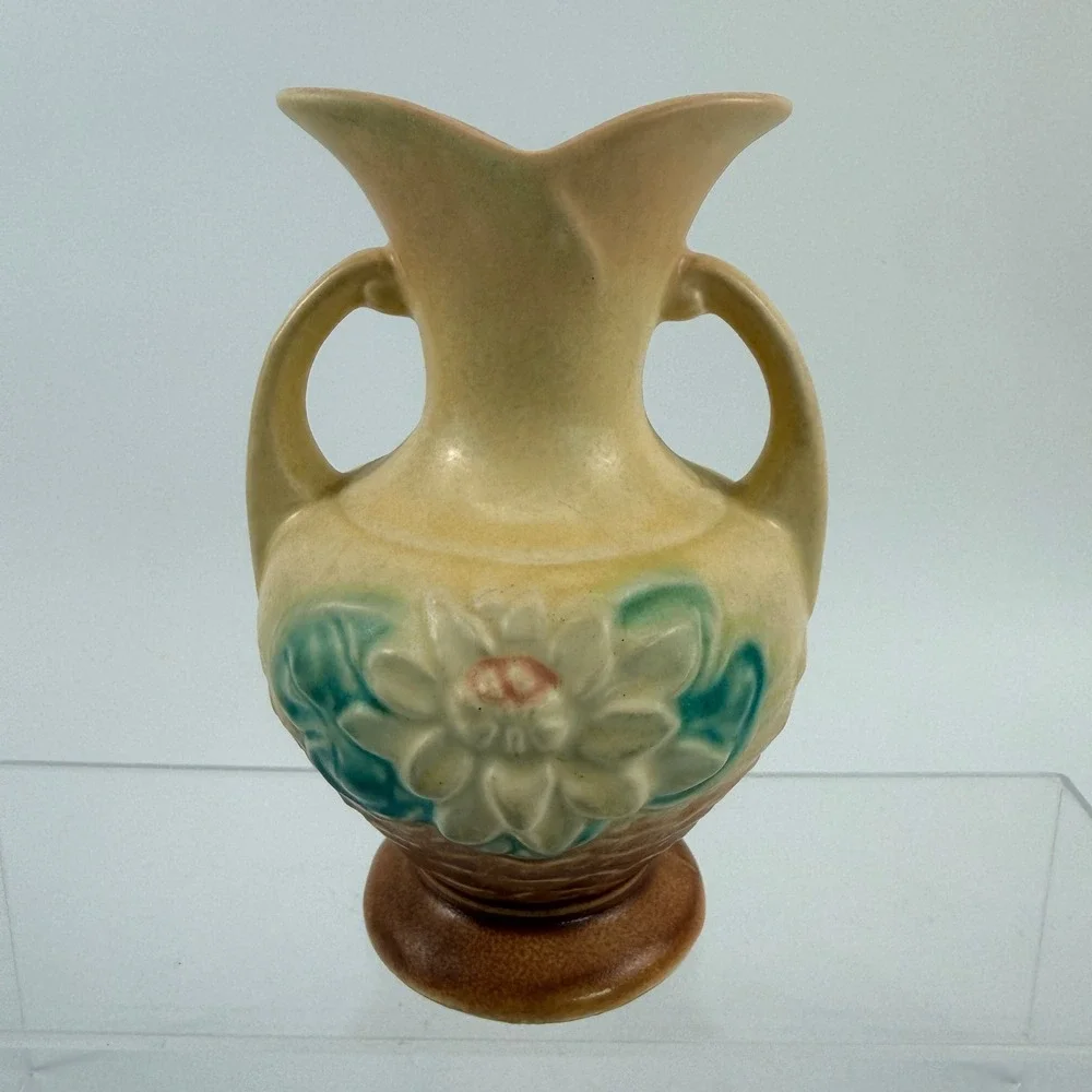 Vintage Hull Pottery Water Lily Two Handle Vase L-2 5.5